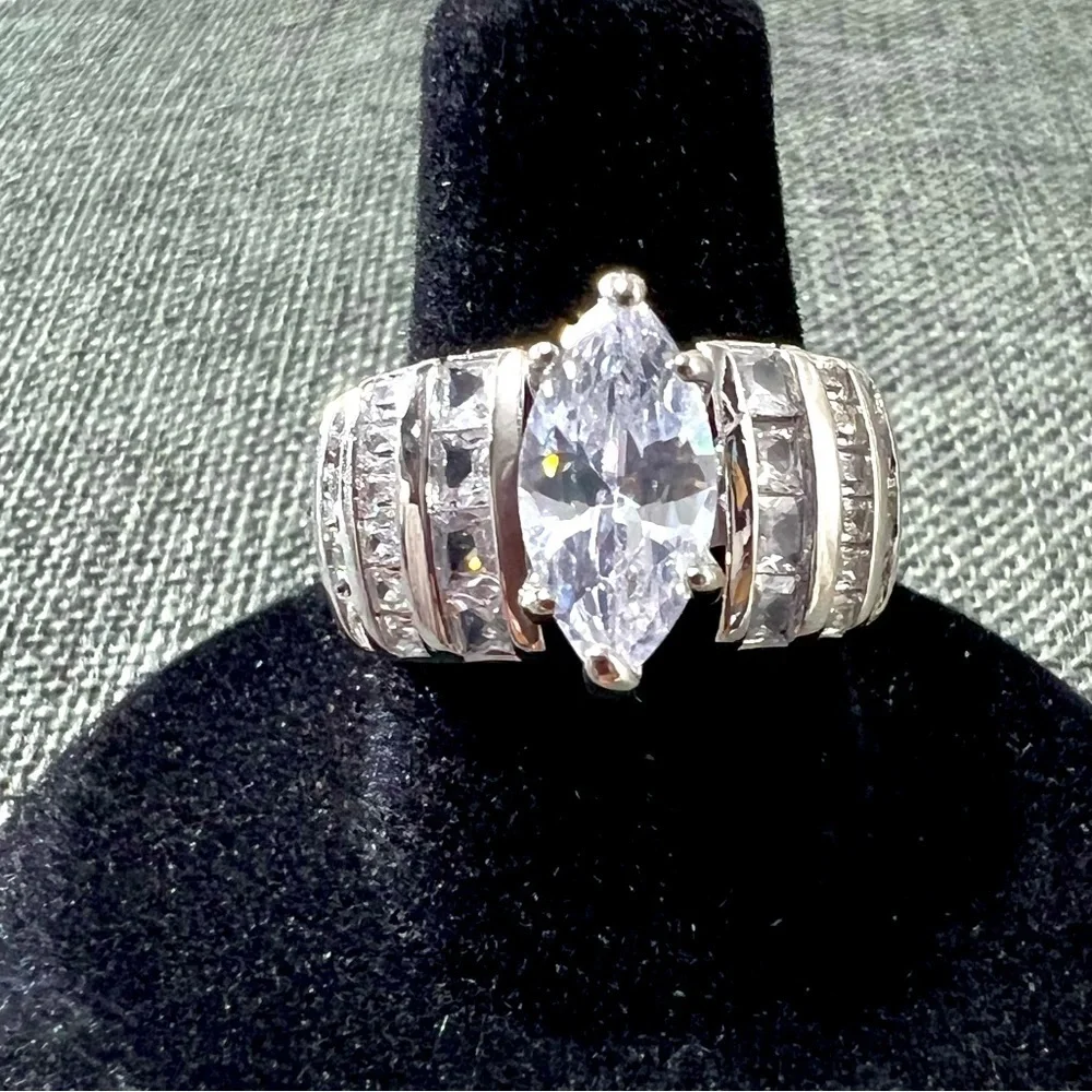 Simulated Diamonds✨Set In 18K.White Gold Overlay. Marquis Stone, Stunning☑️